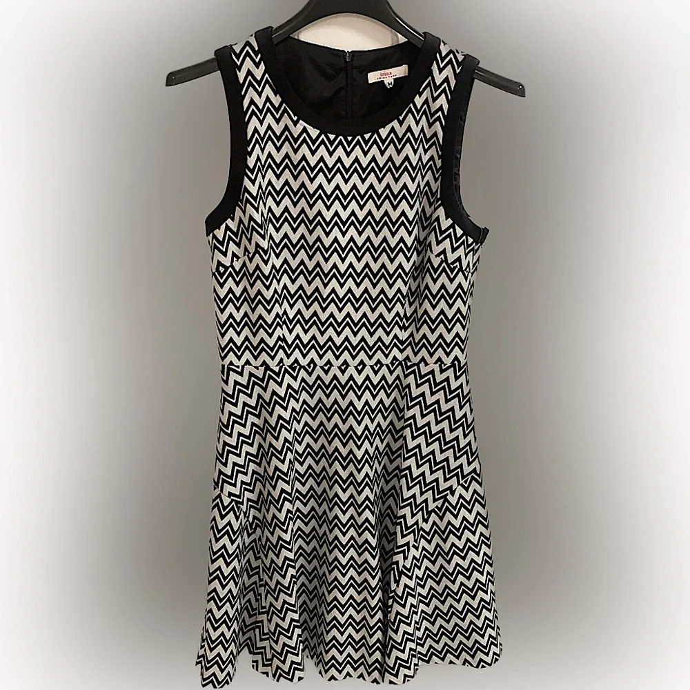 Sleeveless Chevron Dress— Trina Turk, Size Medium - Picture 2 of 15